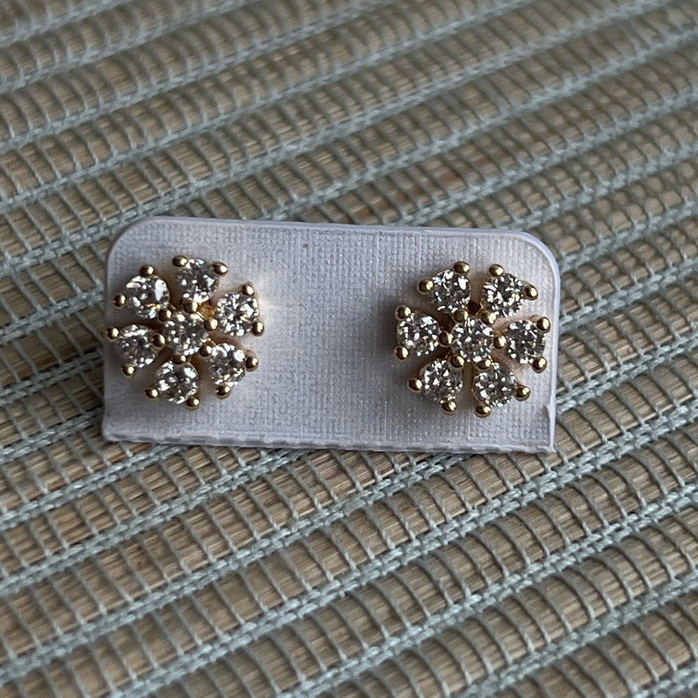 ⭐️-Gold and Silver Flower Earrings - Picture 2 of 3